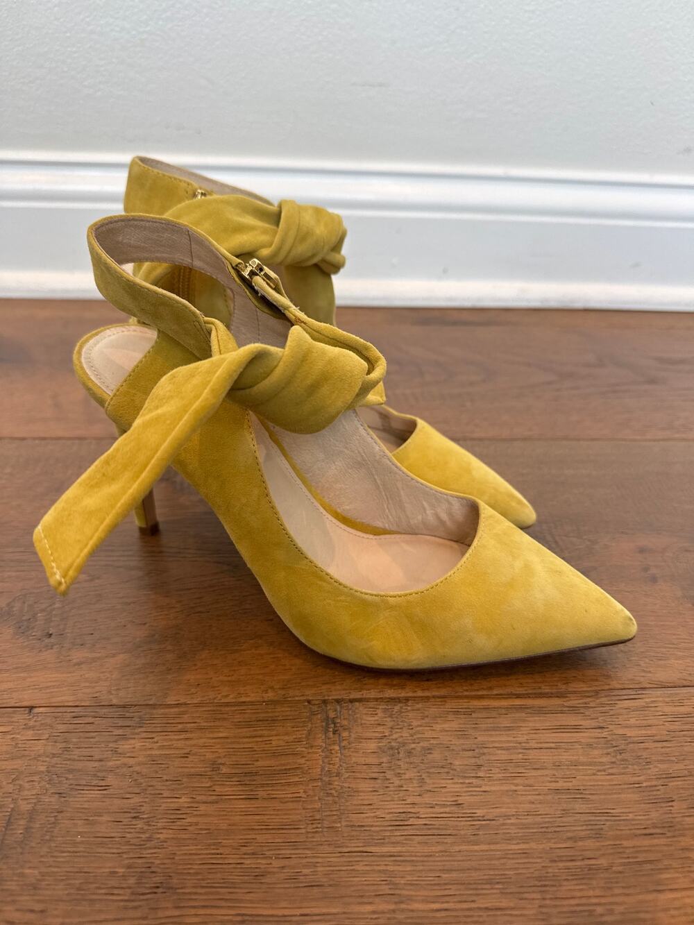 Louise et Cie Suede Tie Ankle Slingback Pumps Yellow Mustard Womens Size 9